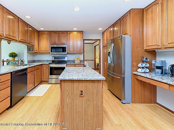 4th image of 1300 Sweetwood Dr