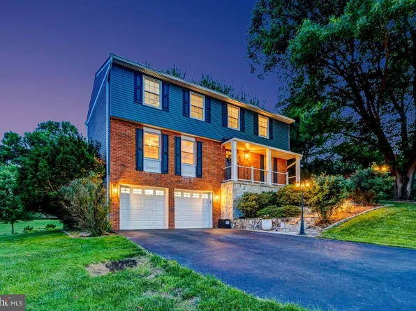 933 War Admiral St, Great Falls, VA 22066