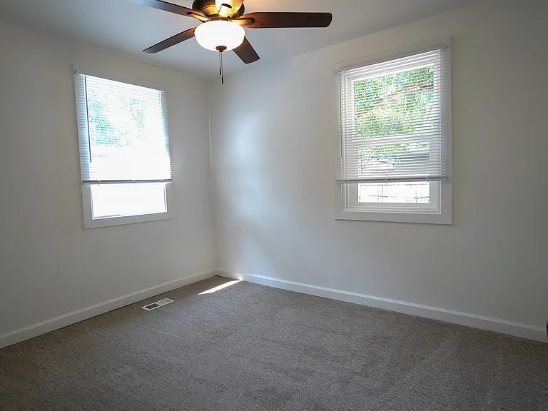 4213 W Clark St — Photo 13