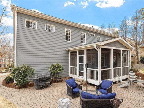 4th image of 105 Kentbury Ln