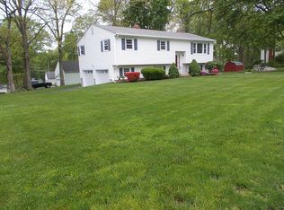 15 Stonecrest Rd, Groton, CT 06340