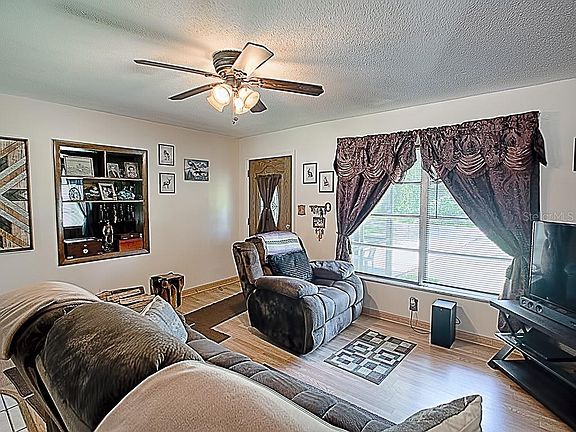5th image of 105 Josephine St