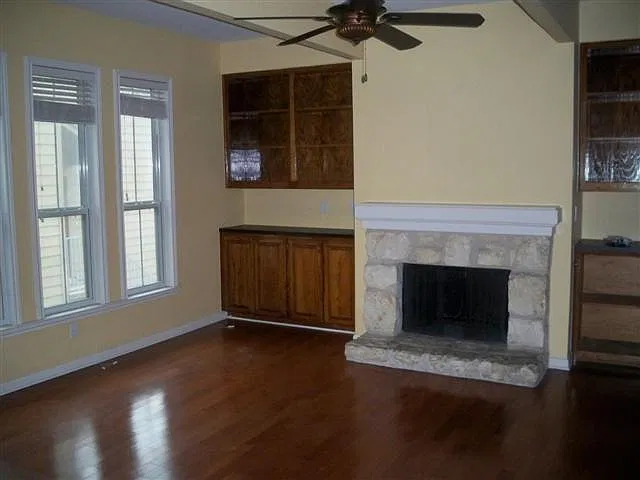 3 bed, 2.5 bath, 2015 sqft, $3,750 — Photo 2
