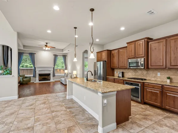 3536 Treetop Dr, Fort Worth, TX 76112