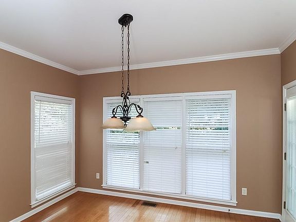 5th image of 2099 Hedgewood Trce