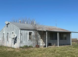 2704 E 2400th St, Golden, IL 62339