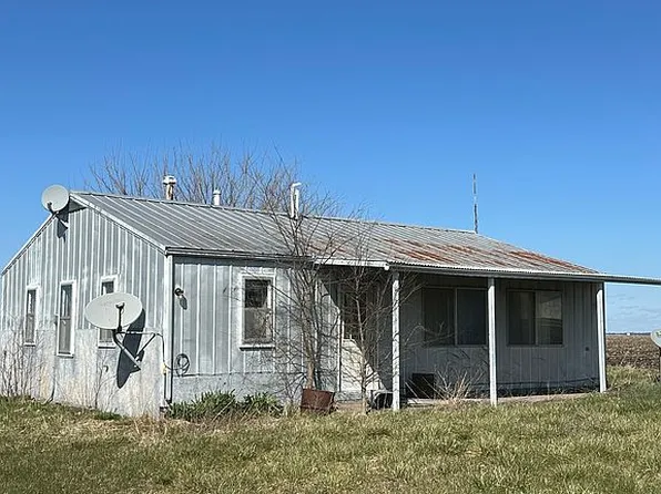 2704 E 2400th St, Golden, IL 62339