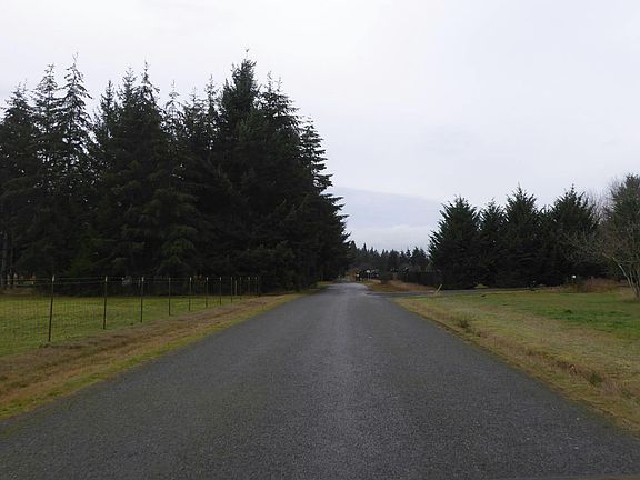 5th image of 5008 180th Way SW