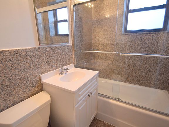 Drake House - Bathroom - 207-03B