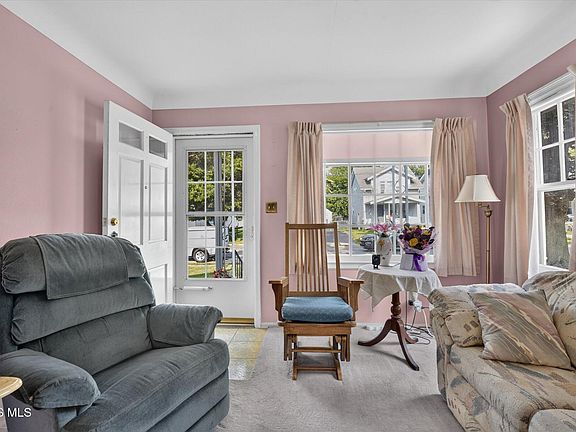 5th image of 3606 Burton Ave