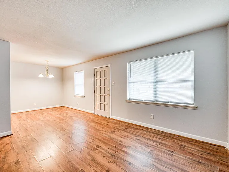 601 Mimi Ln #2 — Photo 11
