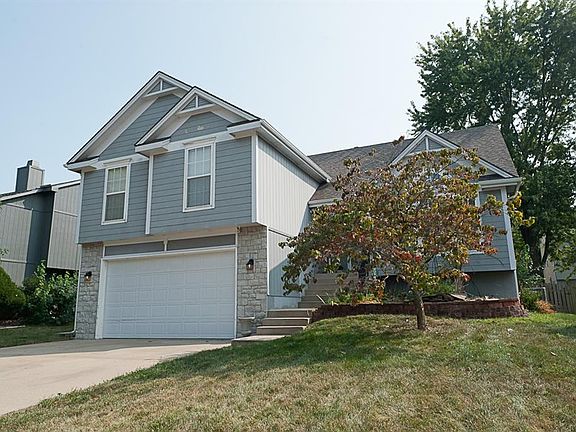 3rd image of 2601 NE Horseshoe Dr