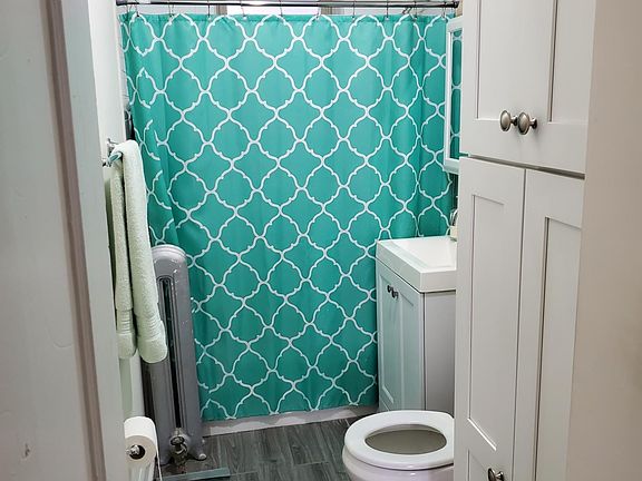 2nd image of 4553 N Claremont Ave #1