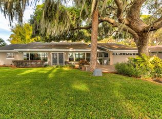 3025 Lakeshore Dr, Mount Dora, FL 32757