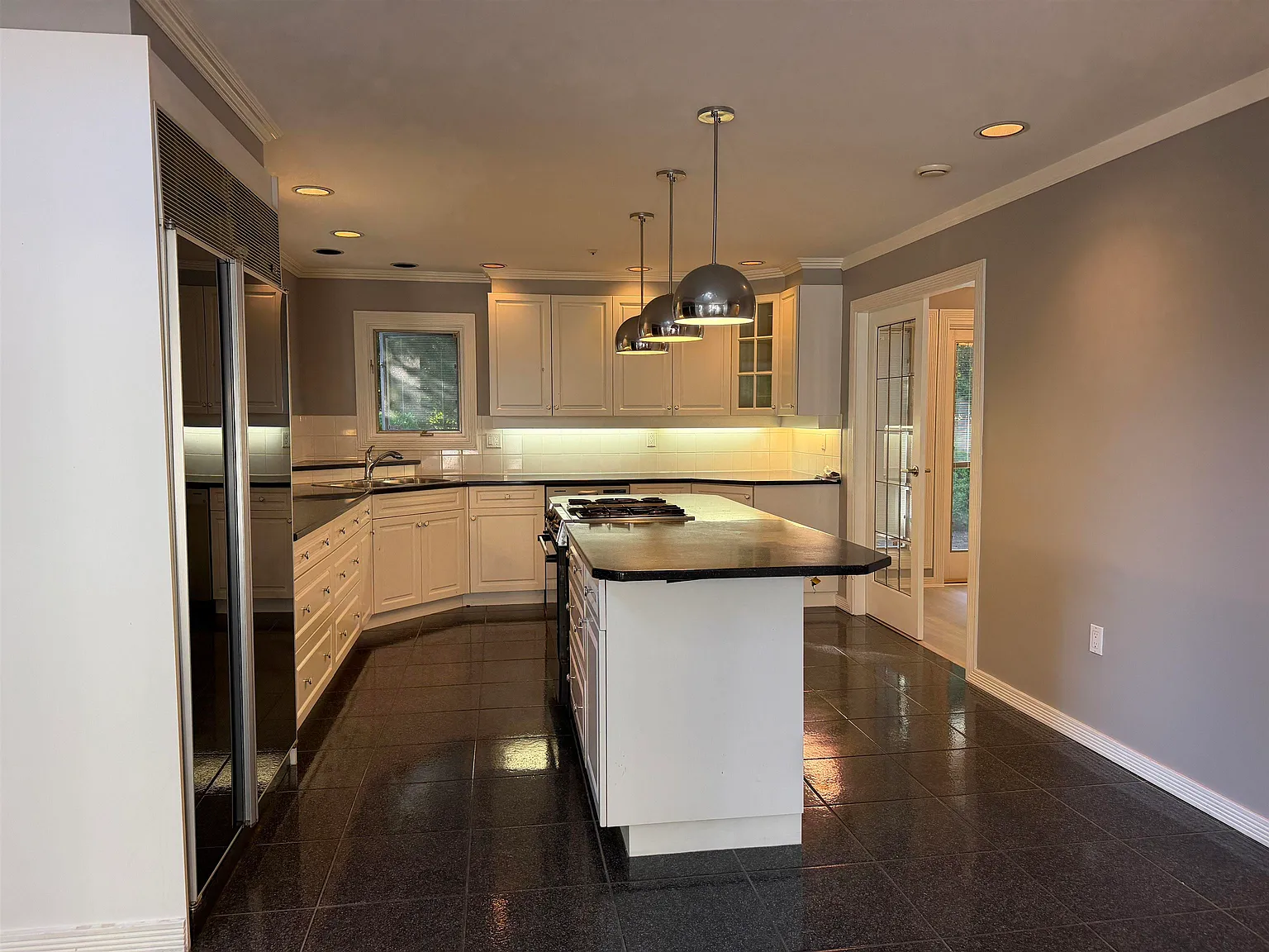 4 bed, 3086 sqft, $6,500 — Photo 2