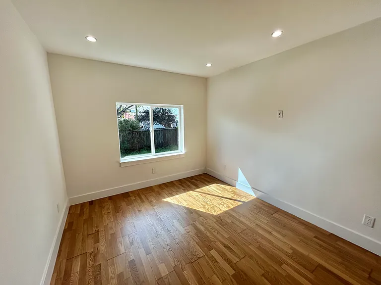 1379 Revere Ave #B — Photo 24
