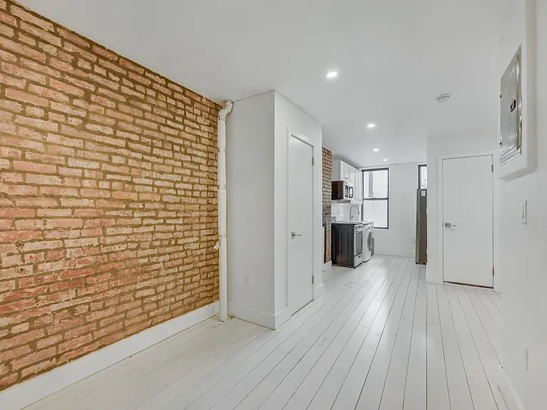 317 E 5th St #2A — Photo 6