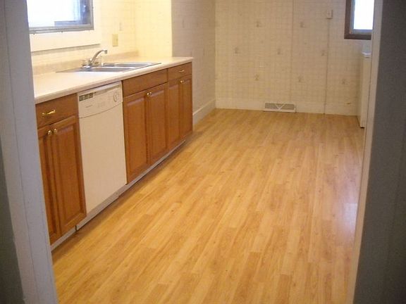 Kitchen with dishwasher