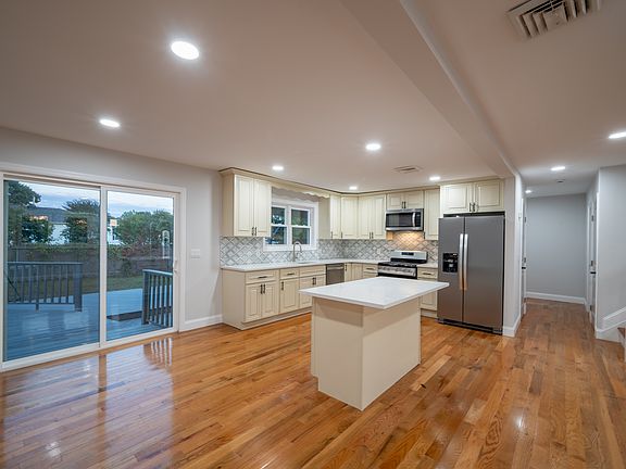 5th image of 91 Westwood Ave Floor 1