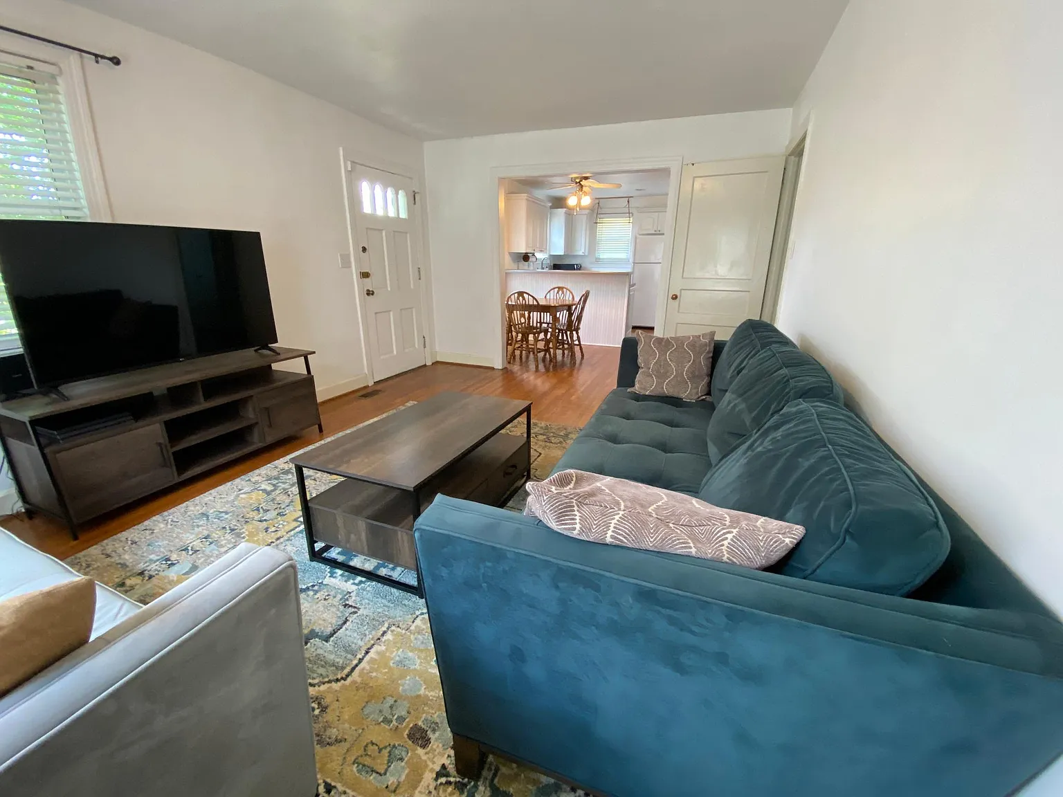 2 bed, 910 sqft, $2,050 — Photo 4
