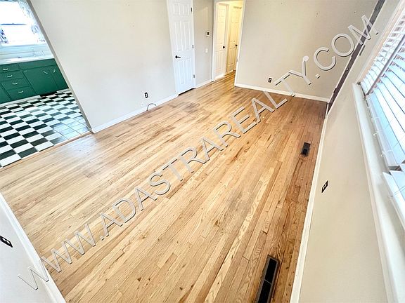 5th image of 7415 Elm Ave
