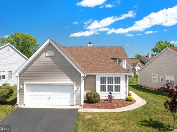 10 Jumping Brook Ln, Barnegat, NJ 08005