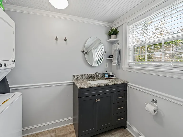 1010 E Victory Dr E #1 — Photo 19