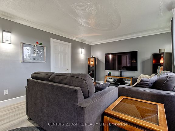 5th image of 106 Forest Lea Rd