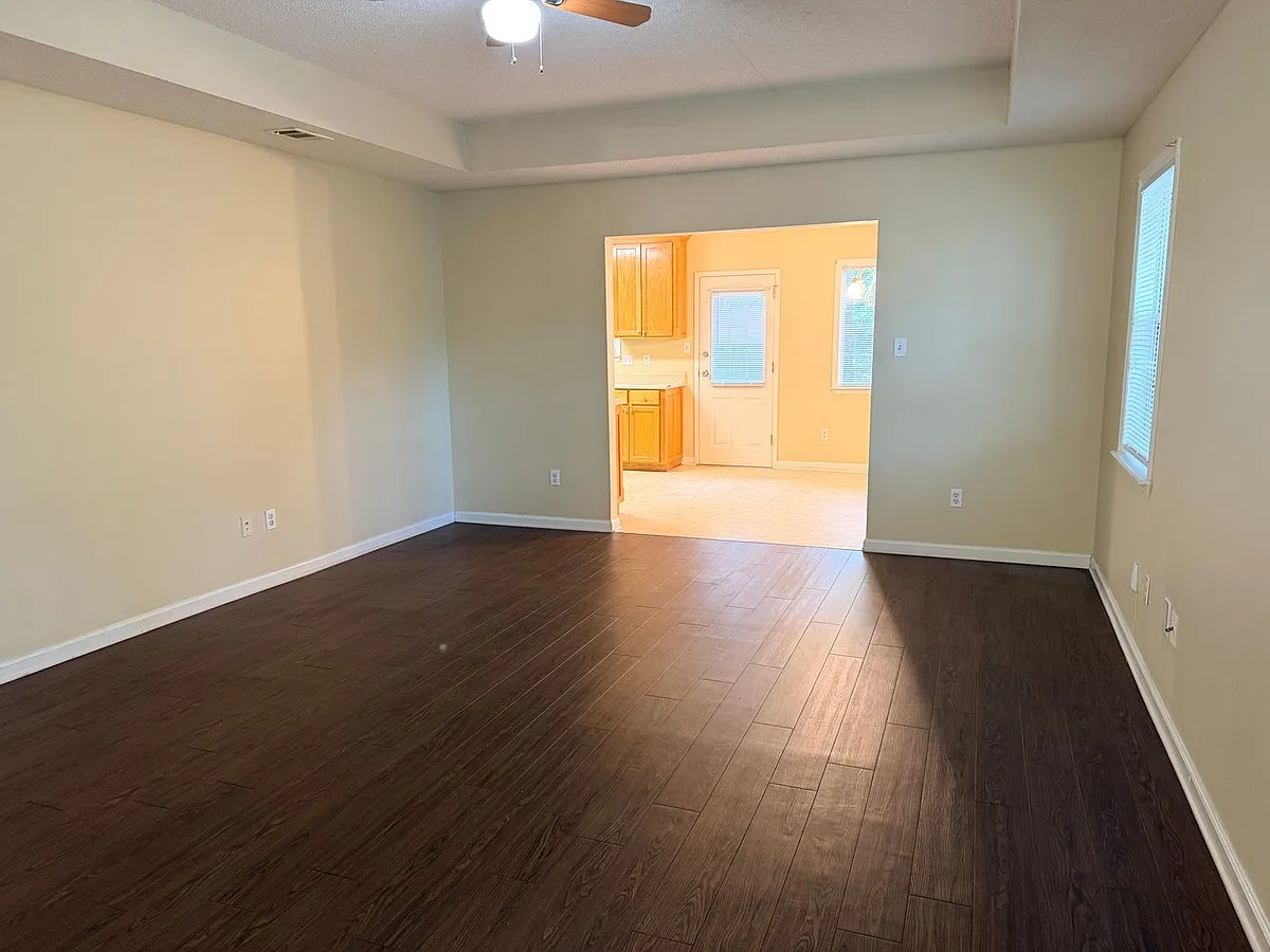 Building Photo - 3000 Ginny Dr