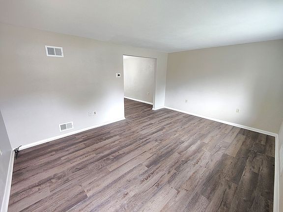 3rd image of 1704 Anna Ave