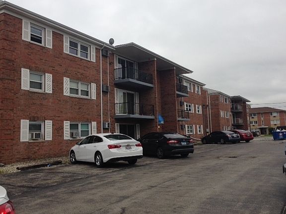 3rd image of 4410 W 111th St