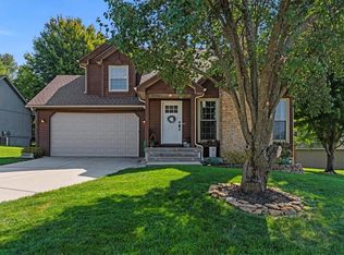 6513 NW Sioux Dr, Parkville, MO 64152