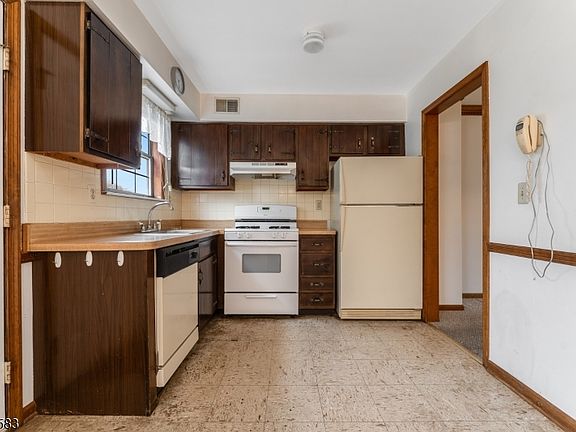 5th image of 226 Riva Dr