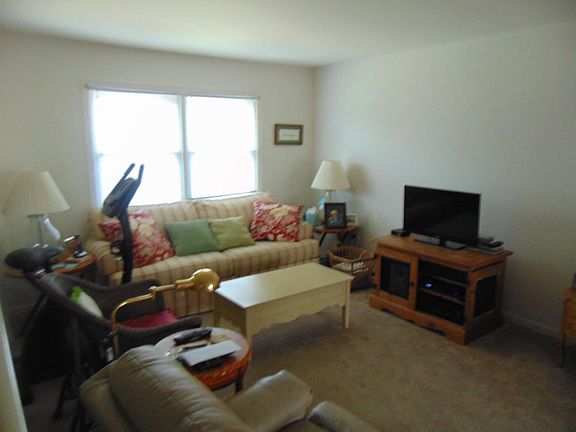 4th image of 515 Charington Dr