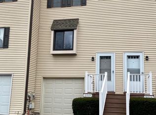 2515 Pond View Dr, West Chester, PA 19382