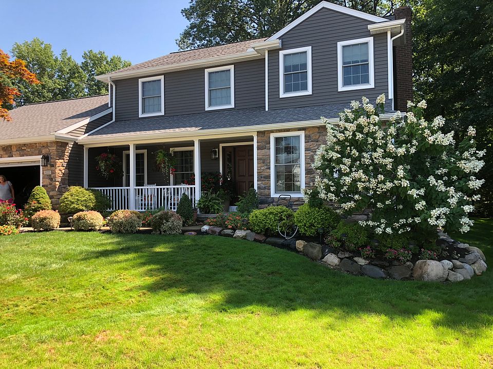 2nd image of 3222 White Oak Cir