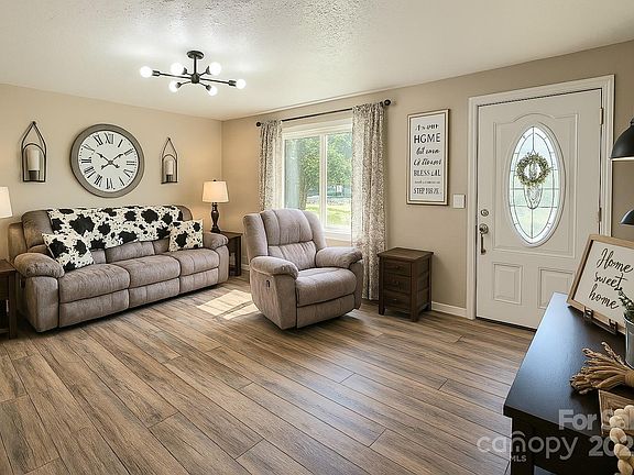 3rd image of 118 Sherwood Dr