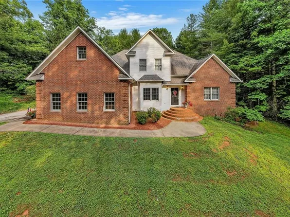213 McElwee St, North Wilkesboro, NC 28659