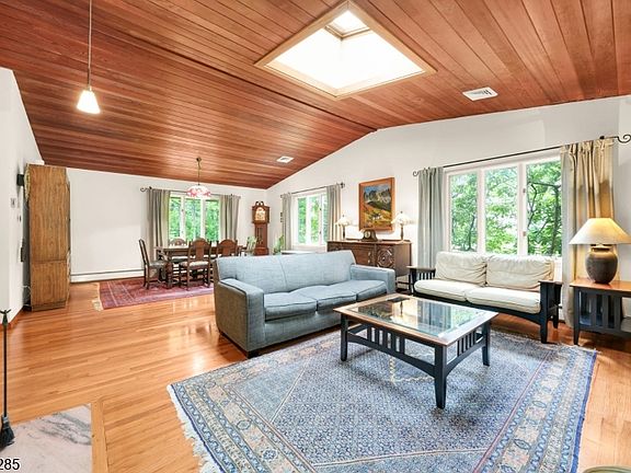 5th image of 235 Brook Valley Road