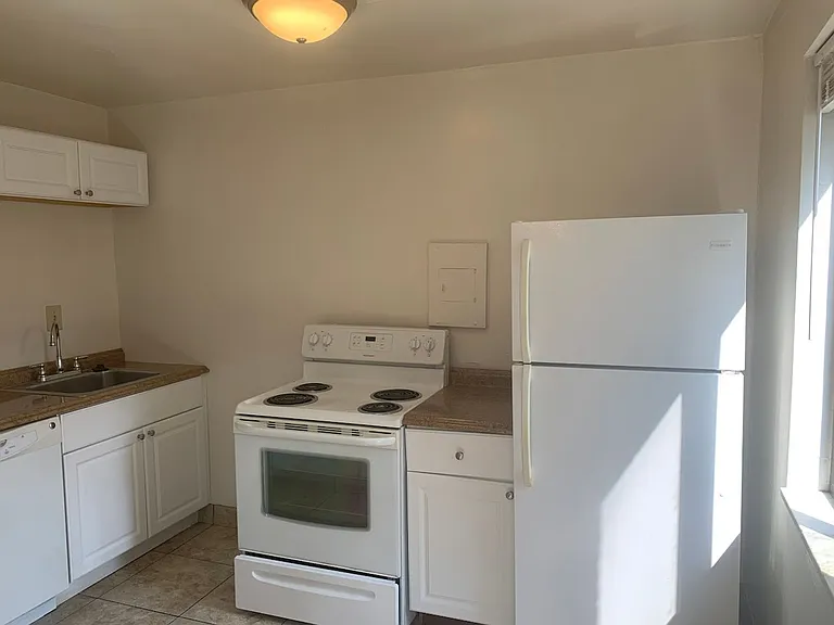 819 College Avenue — Photo 17