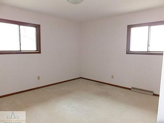 5th image of 710 Kenwood Ave