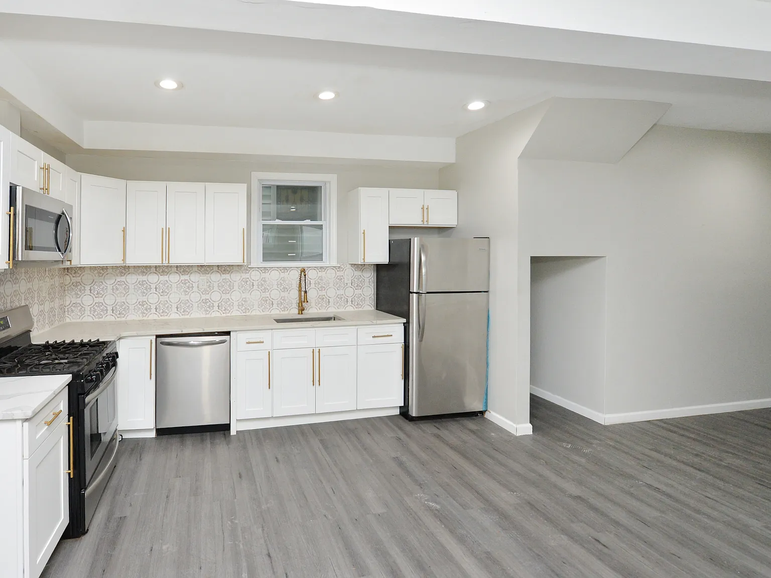 3 bed, $2,500 — Photo 1