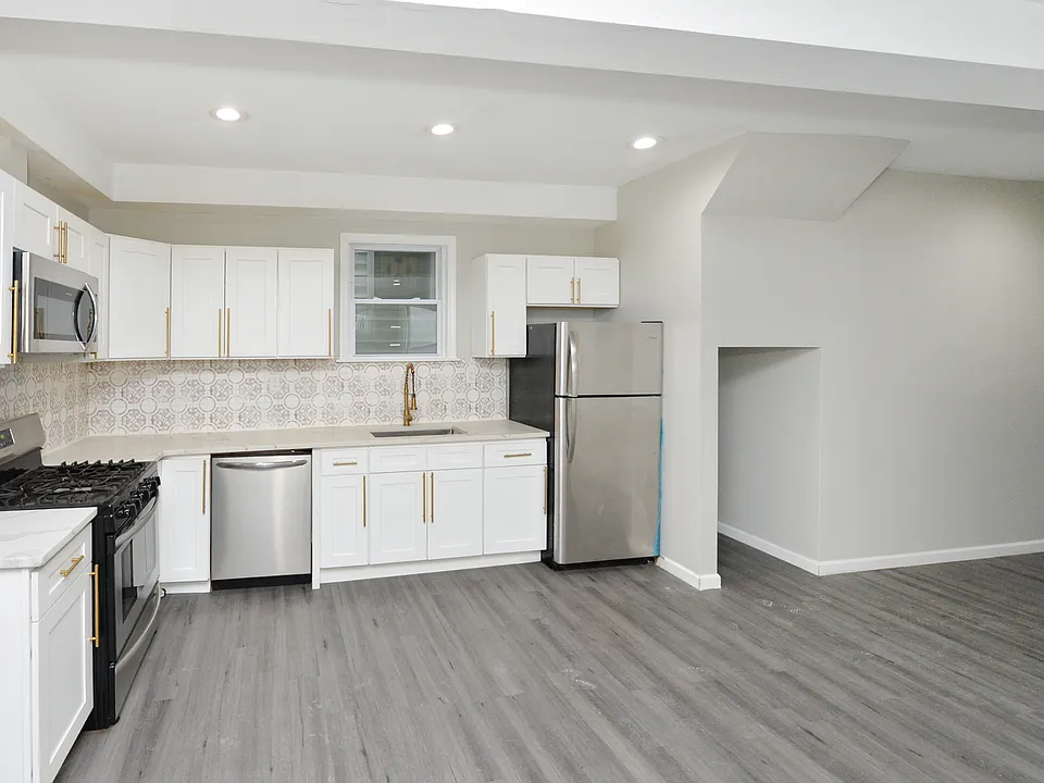 23 Bayview Ave #1