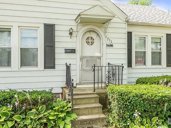 LOVE the arched doors!
