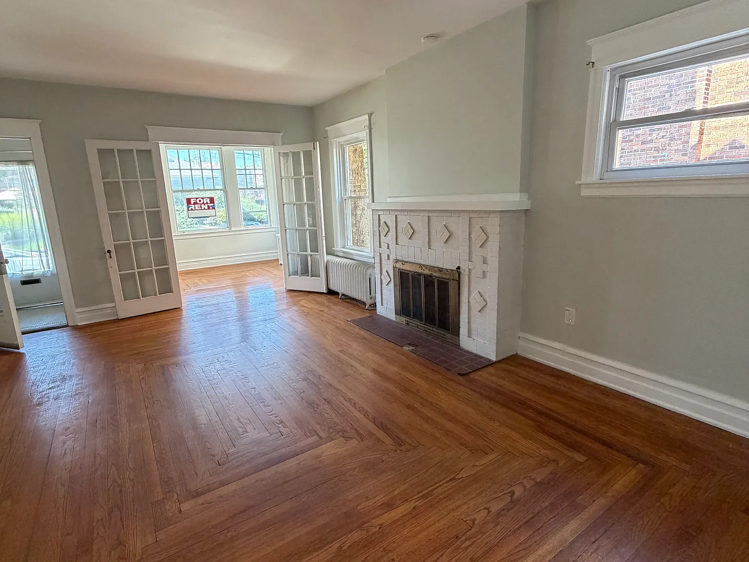 4 bed, 2061 sqft, $2,500 — Photo 2
