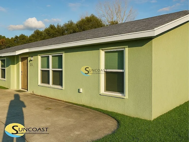 2103 NE 78th Ln — Photo 2