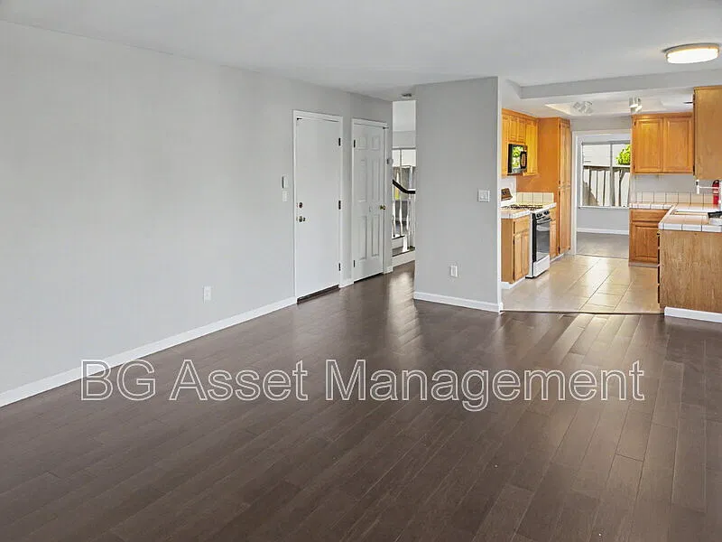 4 bed, 3.0 bath, 1957 sqft, $3,800 — Photo 4