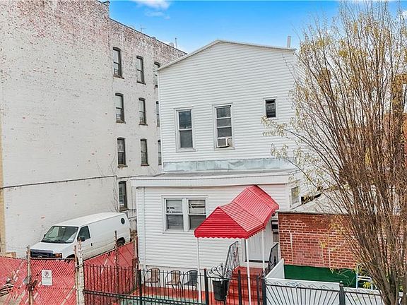 2nd image of 14 E 32nd St