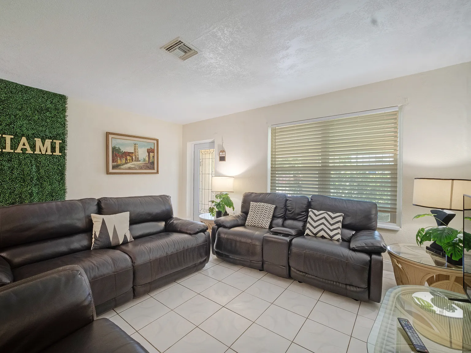2 bed, 1651 sqft, $2,300 — Photo 2