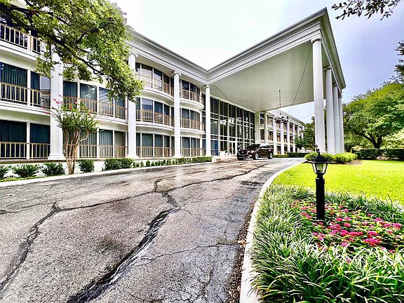 2nd image of 5050 Ambassador Way APT 210